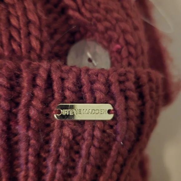 NWOT Steve Madden Scarf & Hat Burgandy & Black Set Winter Accessories - Picture 3 of 4